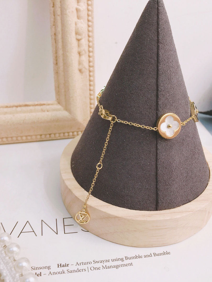 اسواره لويس فيتون لوقو وايت شيل اسواره louis vuitton