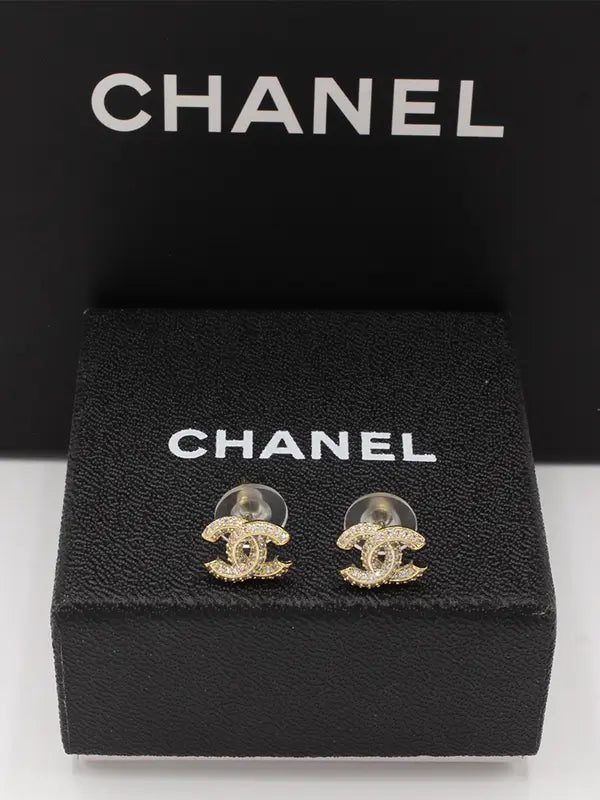 حلق شانيل زركون صغير 622 حلق chanel ذهبي