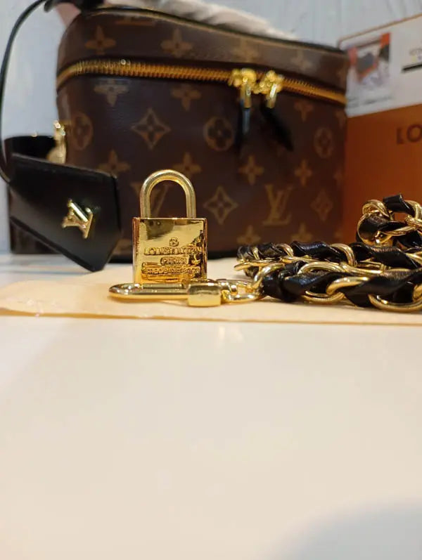شنطة لويس فيتون ماستر صغيرة مكيب اب شنط وحقائب louis vuitton bags