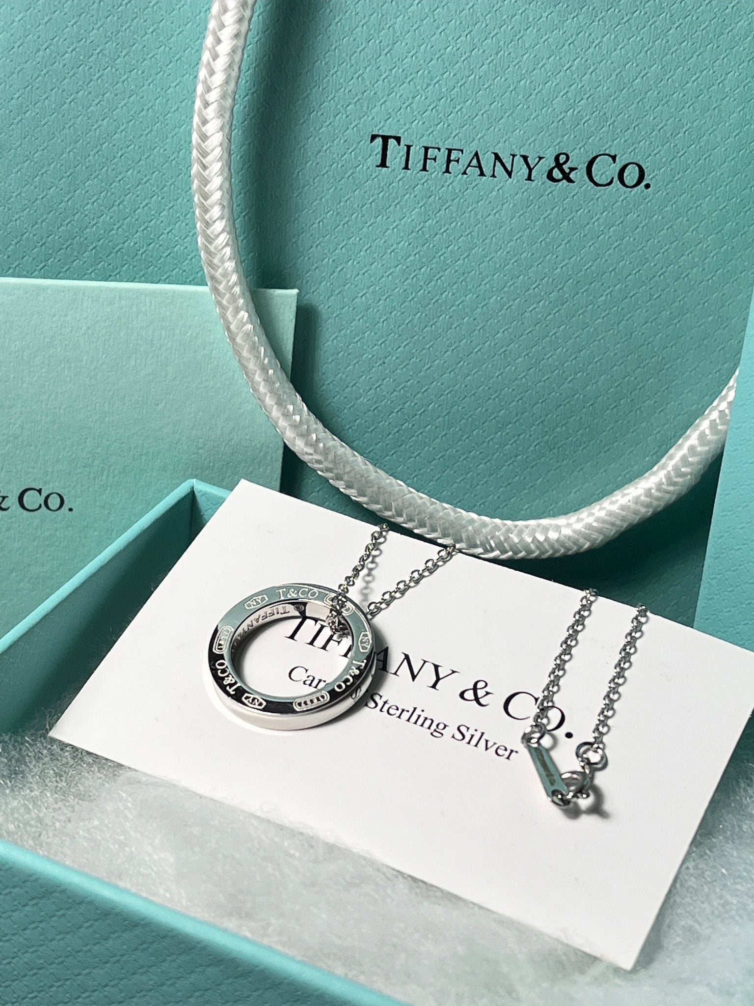 سلسال تيفاني مدور لوقو فضي سلسال tiffany فضي