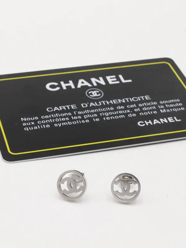 حلق شانيل ميتال صغير مدور حلق chanel