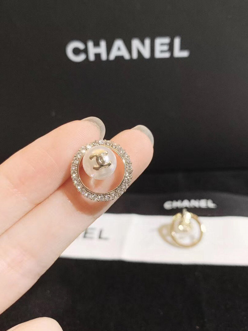 حلق شانيل مدور صغير حلق chanel