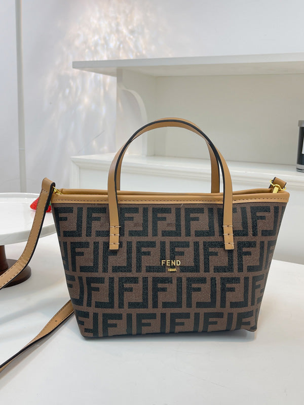 شنطة مستوحى من فندي وسط شنط وحقائب fendi