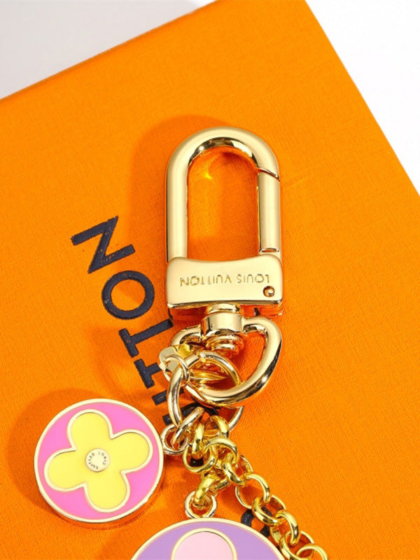 ميدالية لويس فيتون بينك لوقو ميدالية louis vuitton