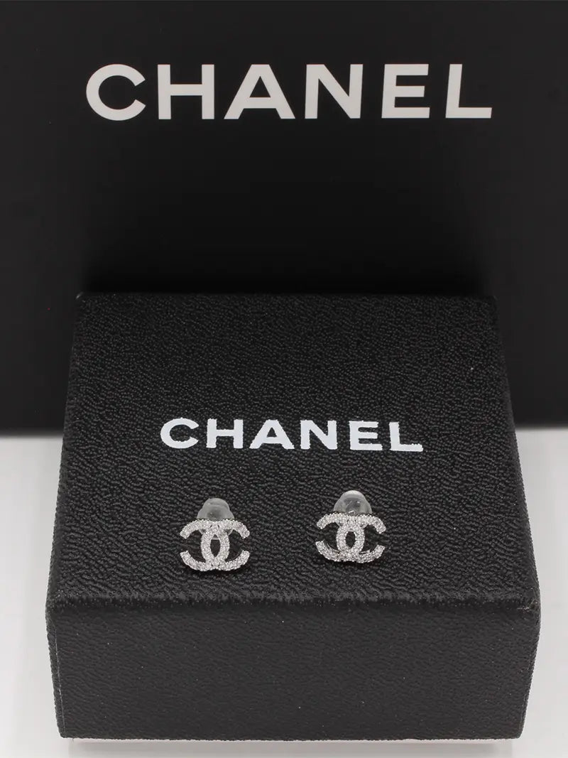 حلق شانيل صغير0.7 حلق chanel فضي