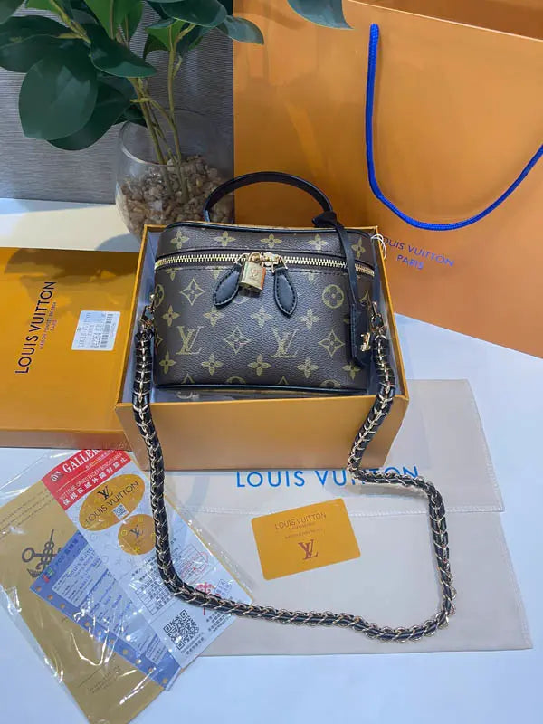 شنطة لويس فيتون ماستر ميك اب شنط وحقائب louis vuitton bags