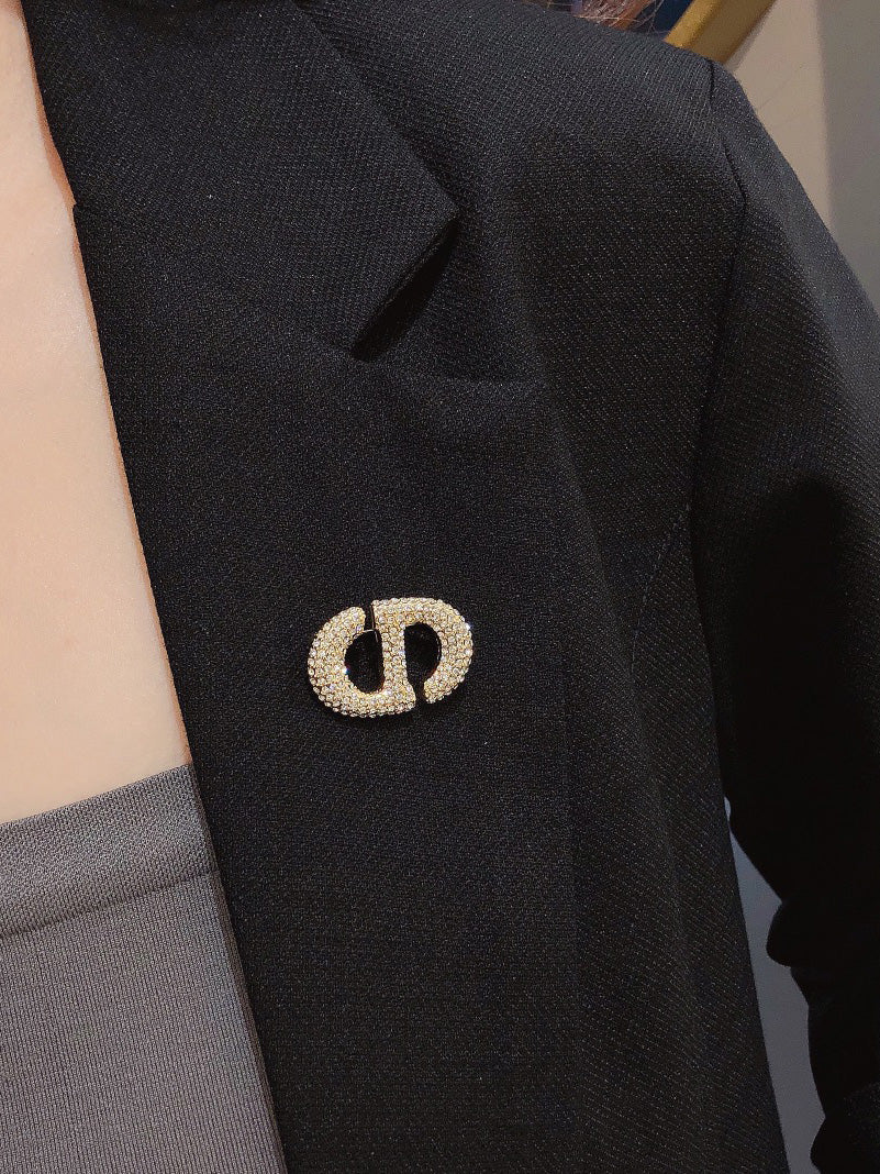 بروش ماركة ديور كريستال بروش dior