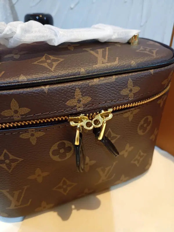 شنطة لويس فيتون ماستر صغيرة مكيب اب شنط وحقائب louis vuitton bags