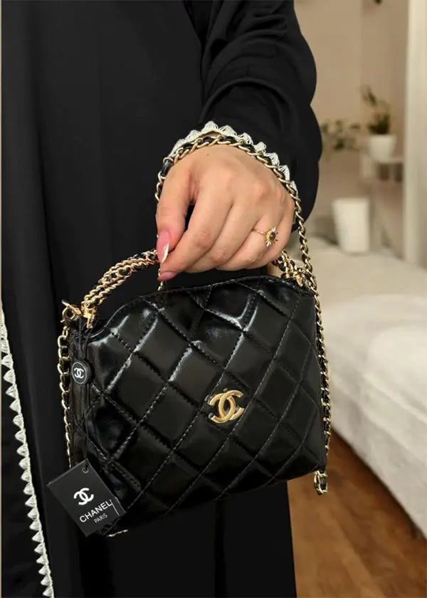 شنطة شانيل وسط الماستر