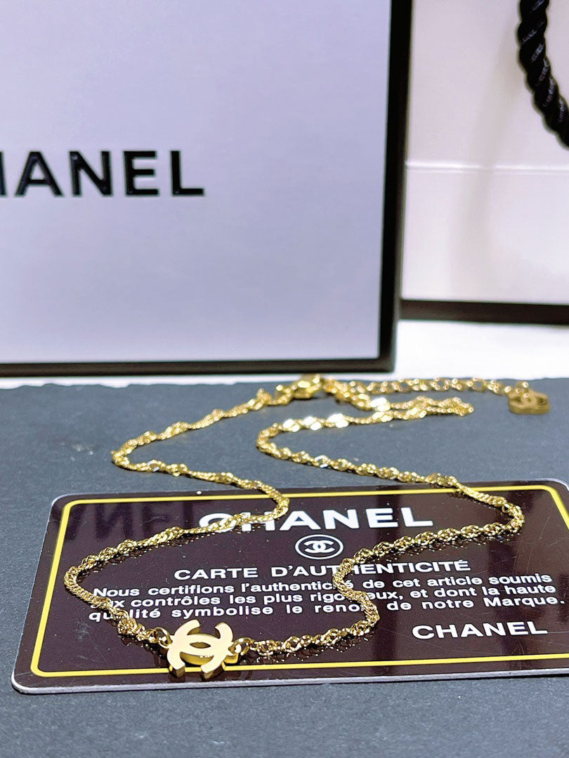 سلسال شانيل ناعم لوقو ذهبي سلسال chanel