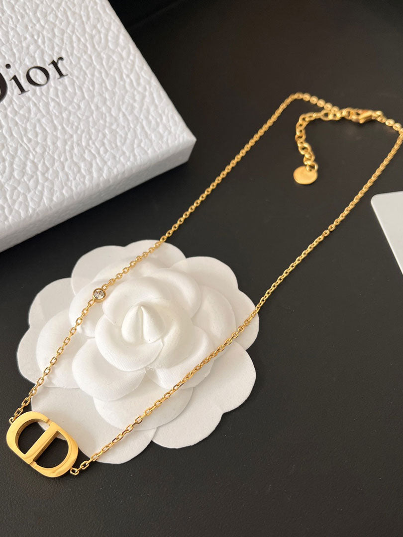 سلسال ديور ناعم شعار ذهبي سلسال dior