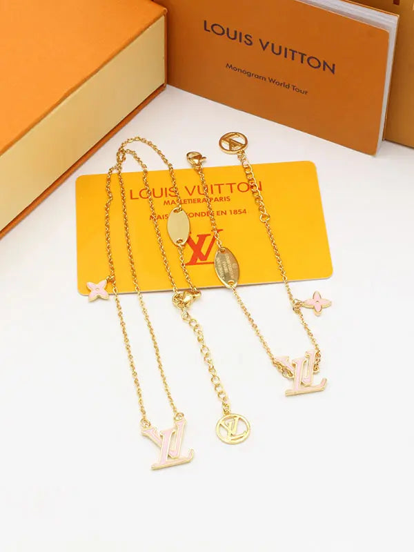 طقم لويس فيتون شيل ناعم 2 قطع اطقم louis vuitton وردي
