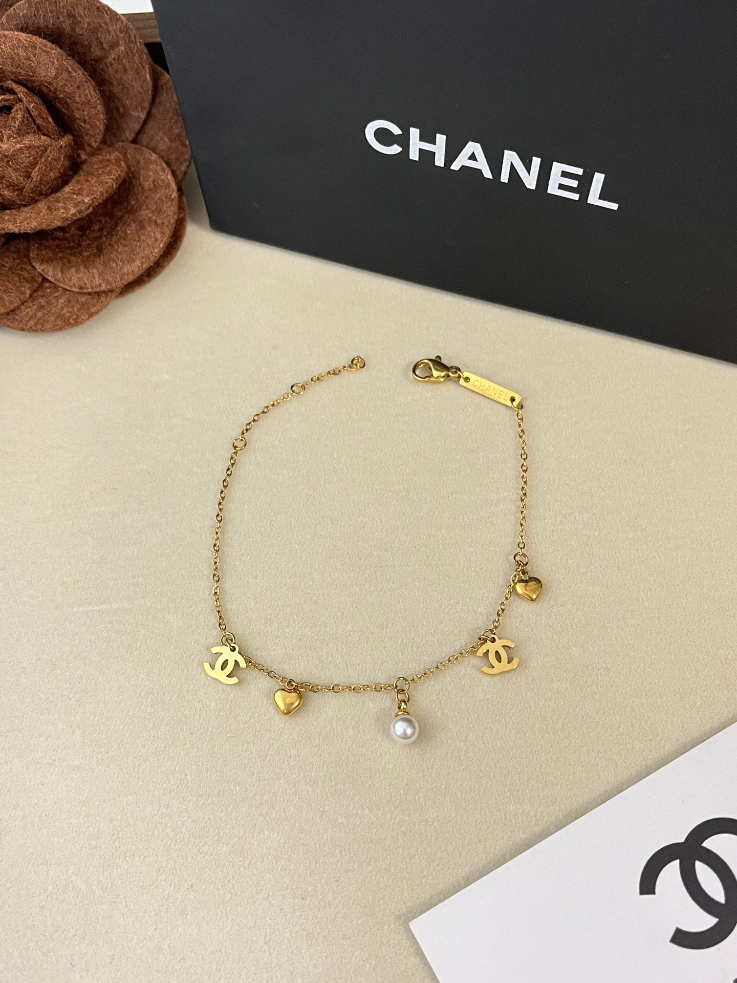 اساور شانيل لولو بيرل ناعمة اسواره chanel ذهبي