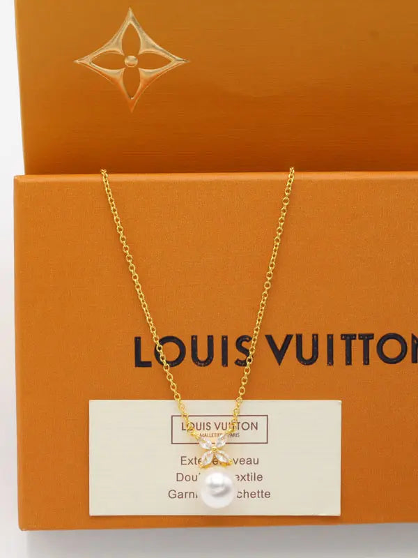 سلسال لويس فيتون زركون وذ بيرل لوقو سلسال louis vuitton ذهبي
