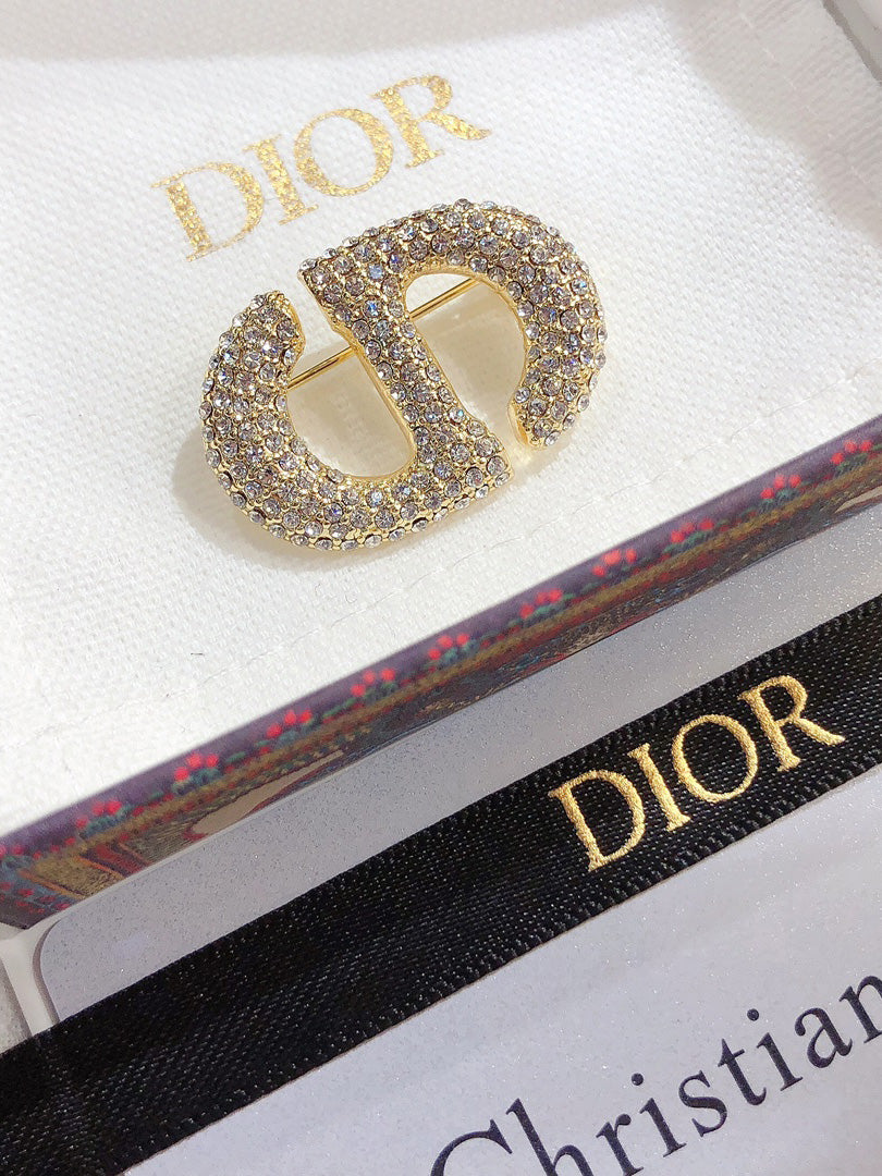 بروش ماركة ديور كريستال بروش dior