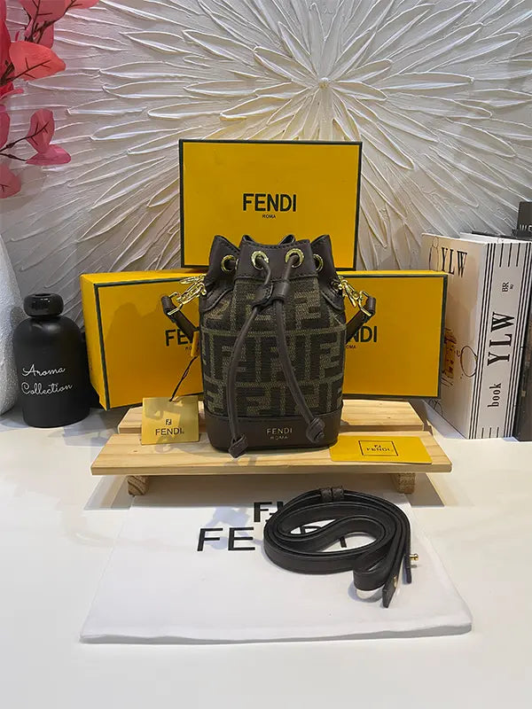 شنطة فندي ماستر صغيرة شنط وحقائب fendi bags بني