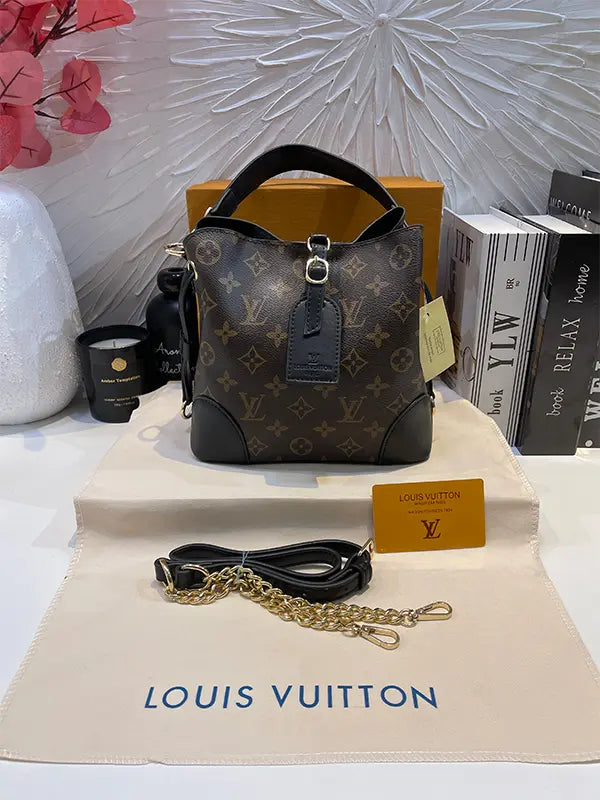 شنطة لويس فيتون ماستر بني وسط شنط وحقائب louis vuitton bags