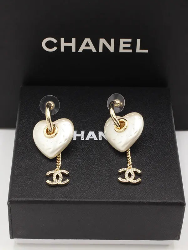حلق شانيل انتيك الجديد 741 حلق chanel ذهبي