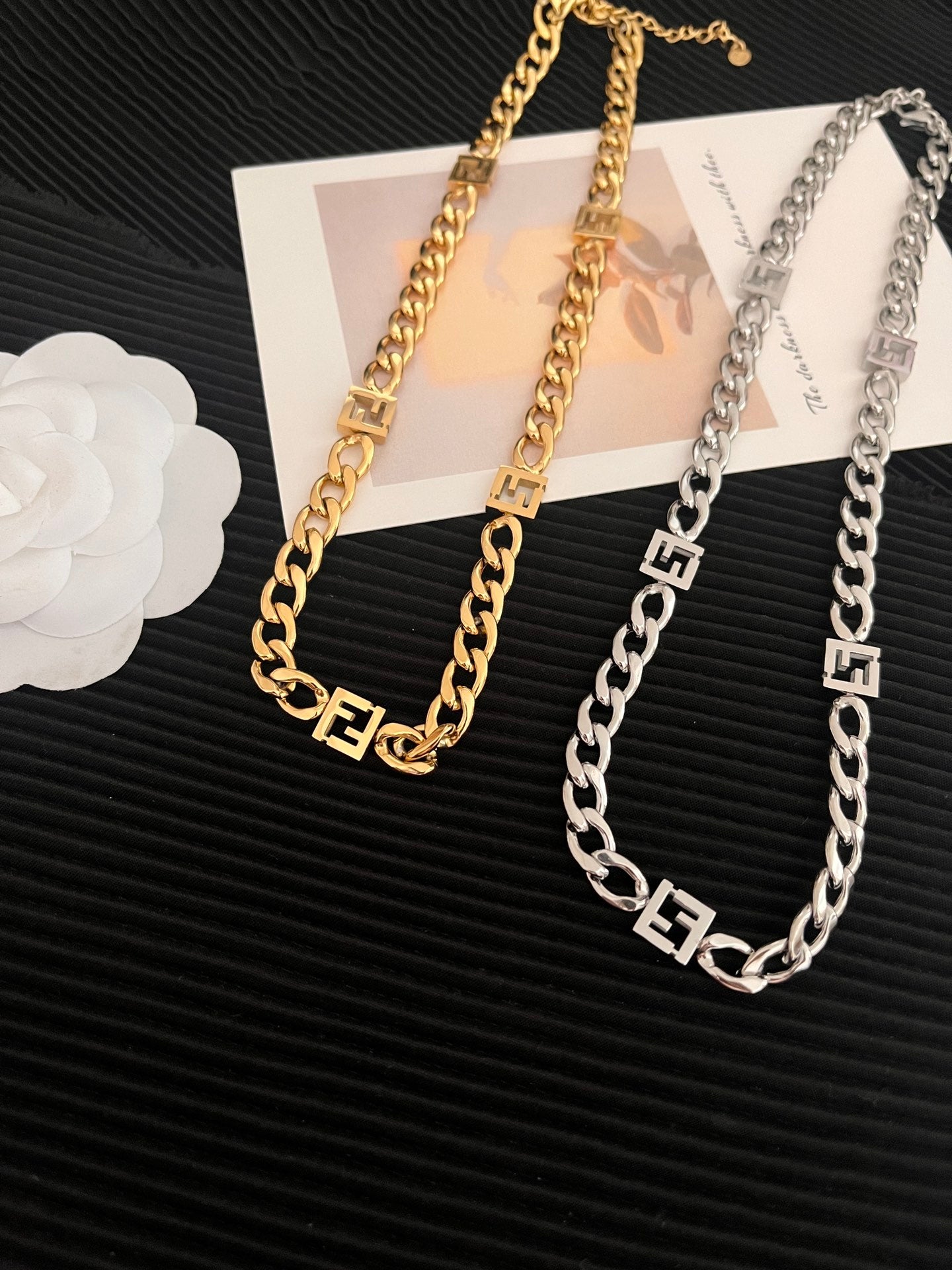 سلسال عقد فندي جنزير كبير سلسال fendi