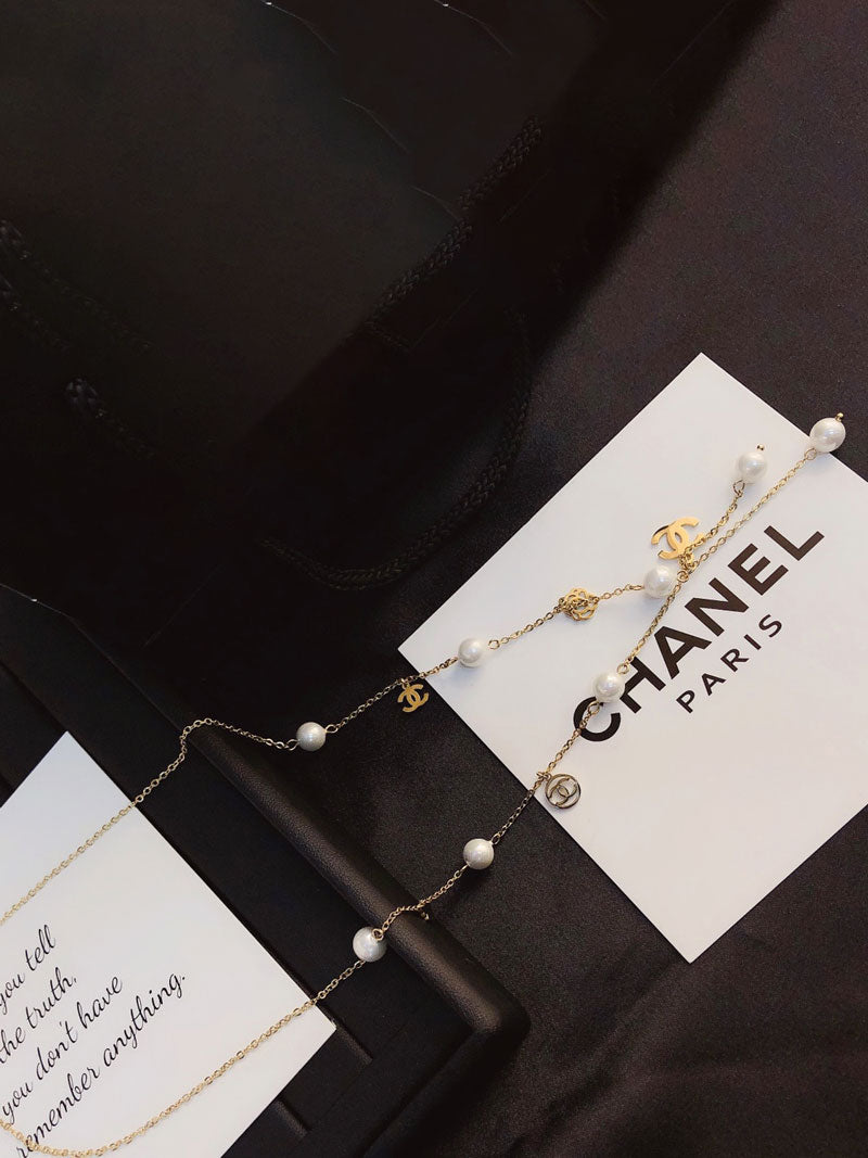 سلسال شانيل متدلي بالشعار سلسال chanel