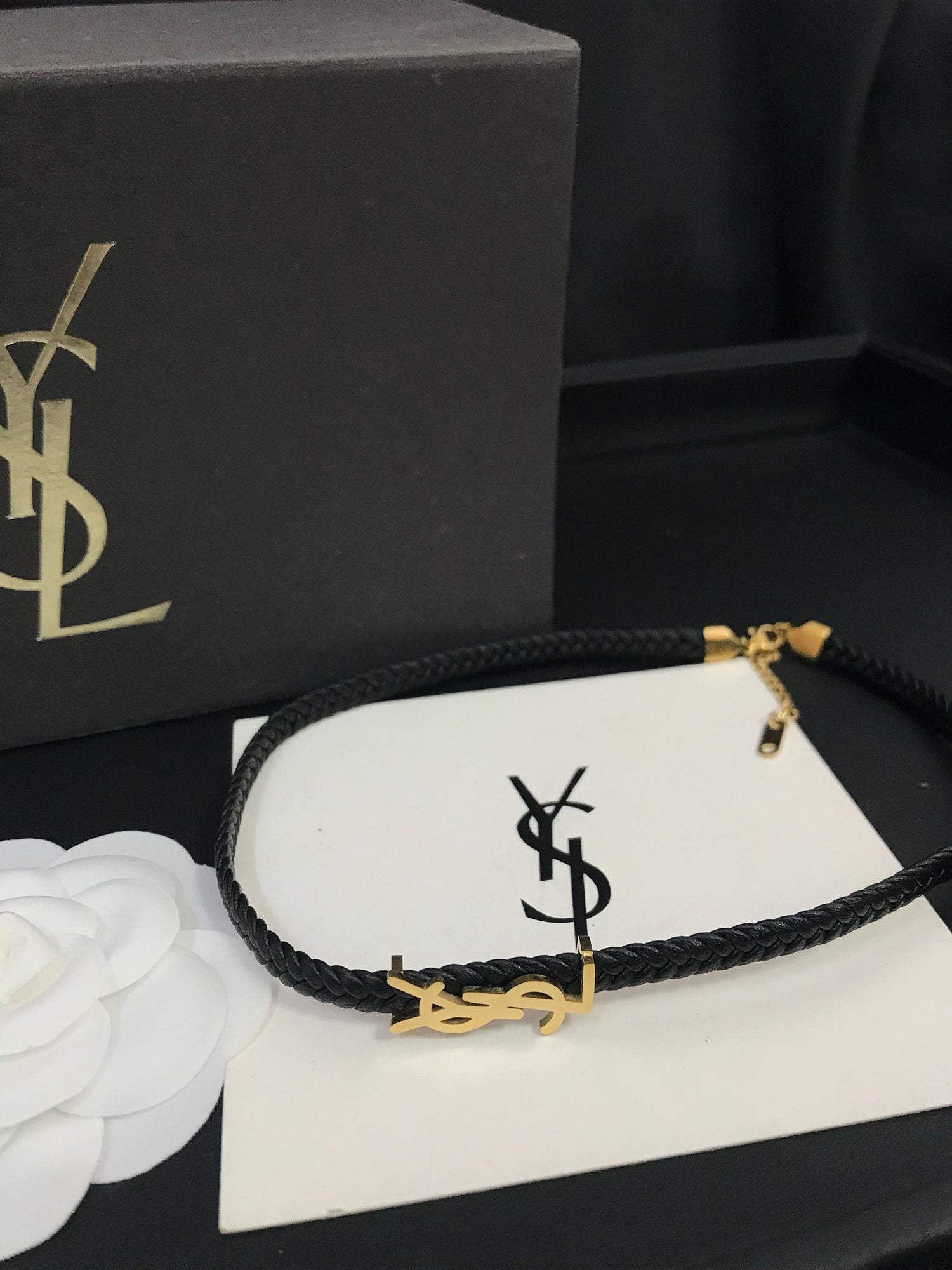 سلسال ايف سان لوران تشوكر اسود سلسال ysl