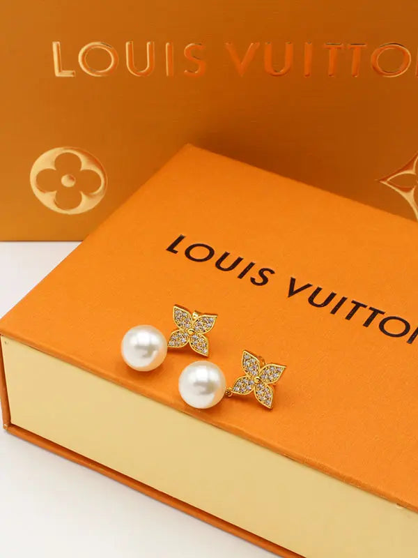 حلق لويس فيتون لولو وزركون لوقو حلق louis vuitton ذهبي