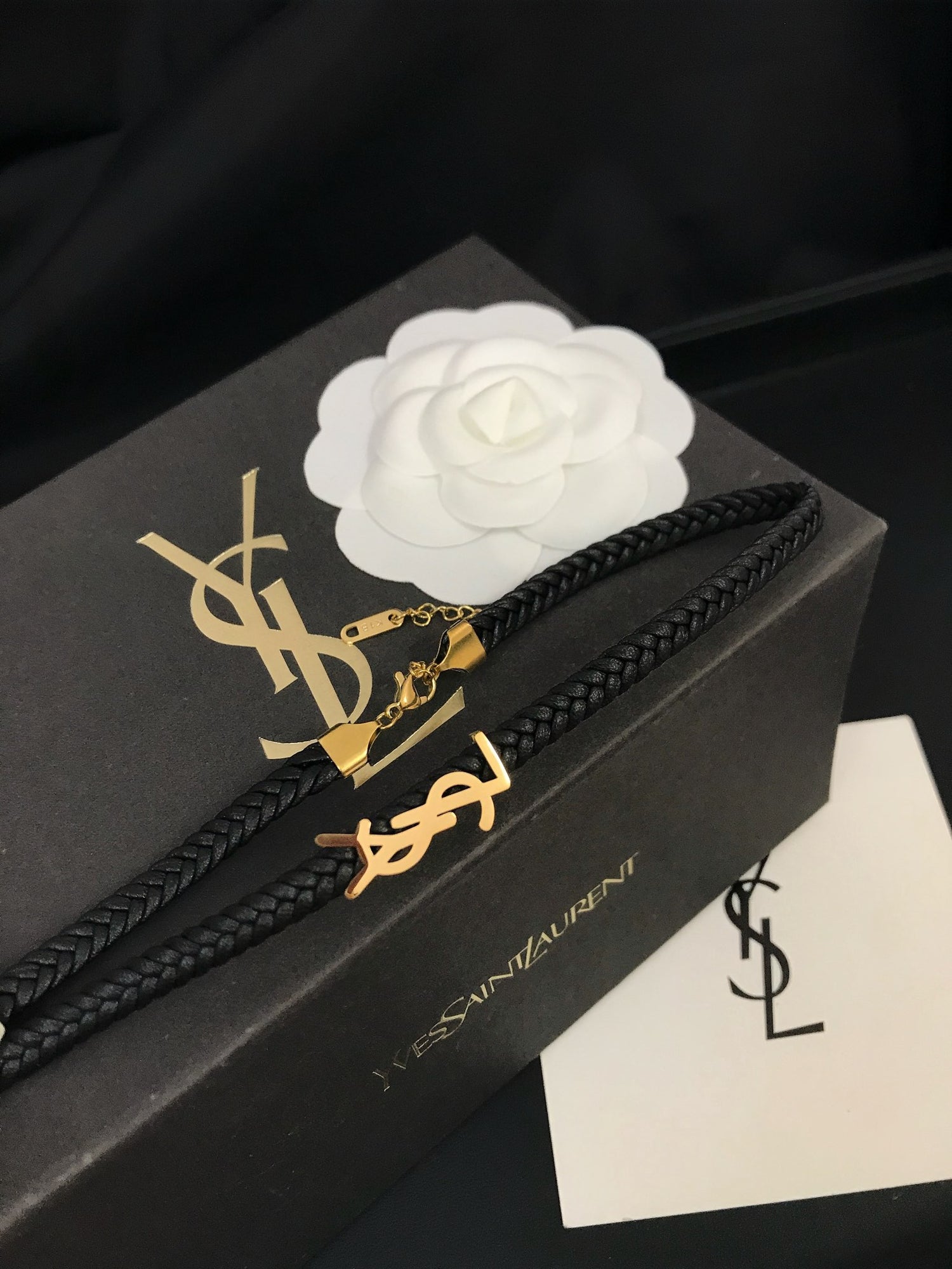 سلسال ايف سان لوران تشوكر اسود سلسال ysl