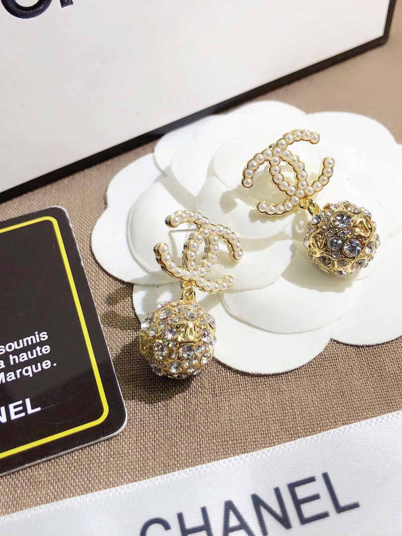 حلق شانيل ذهبي لوقو كريستال حلق chanel