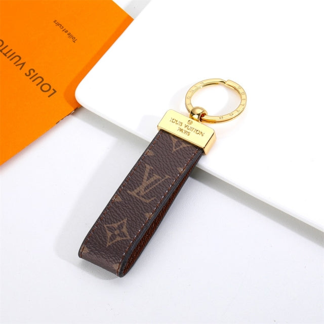 ميدالية لويس فيتون ليذر لوقو ميدالية louis vuitton بني