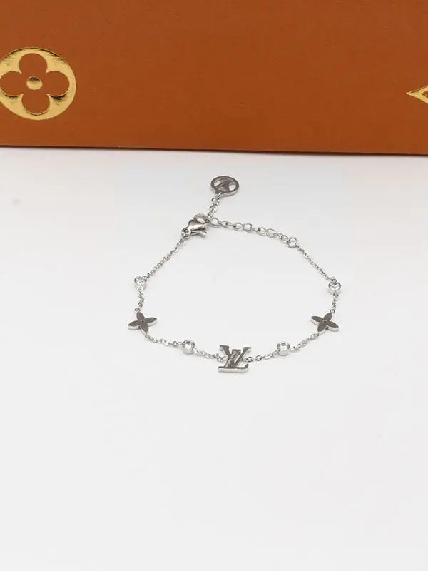 اسوارة لويس فيتون ناعم سمبل لوقو اسواره louis vuitton فضي