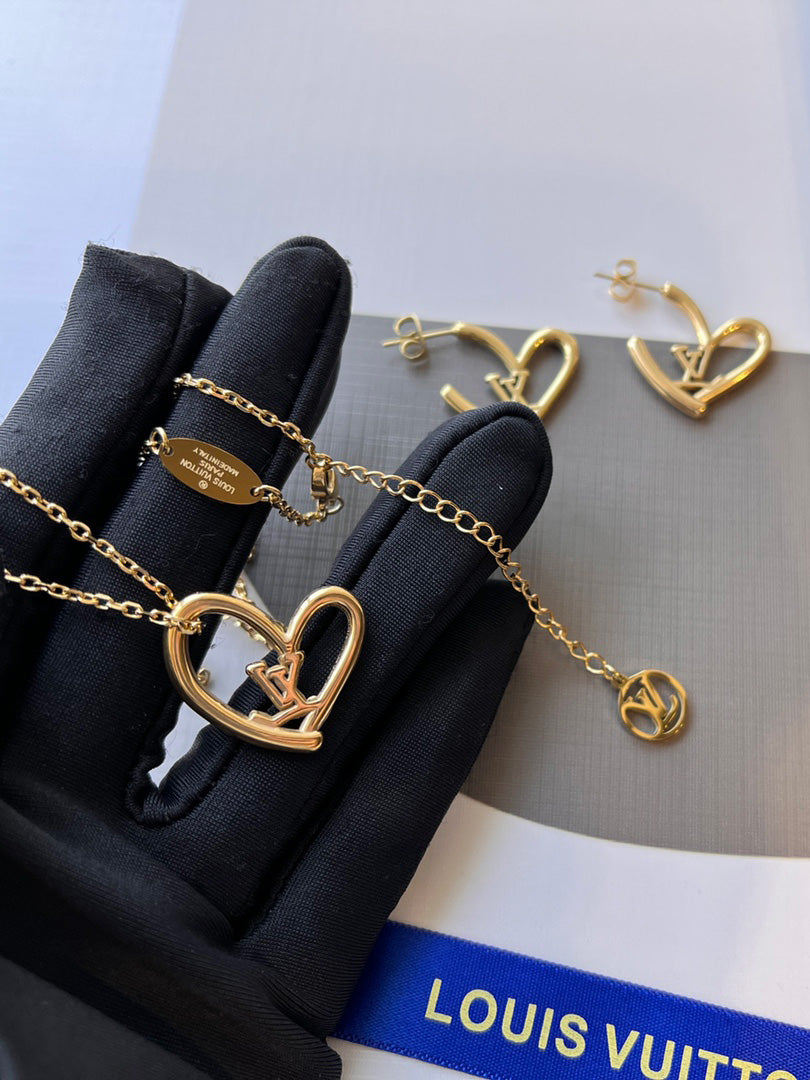 طقم لويس فيتون 2 هارت قولد سلسال louis vuitton