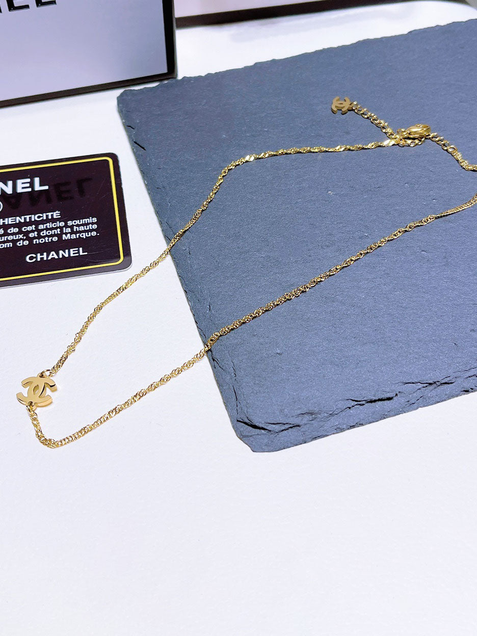 سلسال شانيل ناعم لوقو ذهبي سلسال chanel