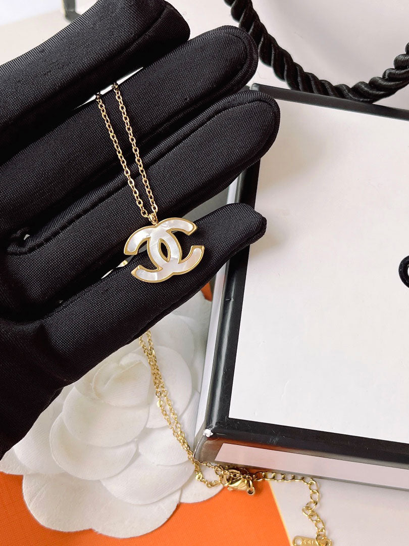 سلسال شانيل ناعم شيل ابيض سلسال chanel