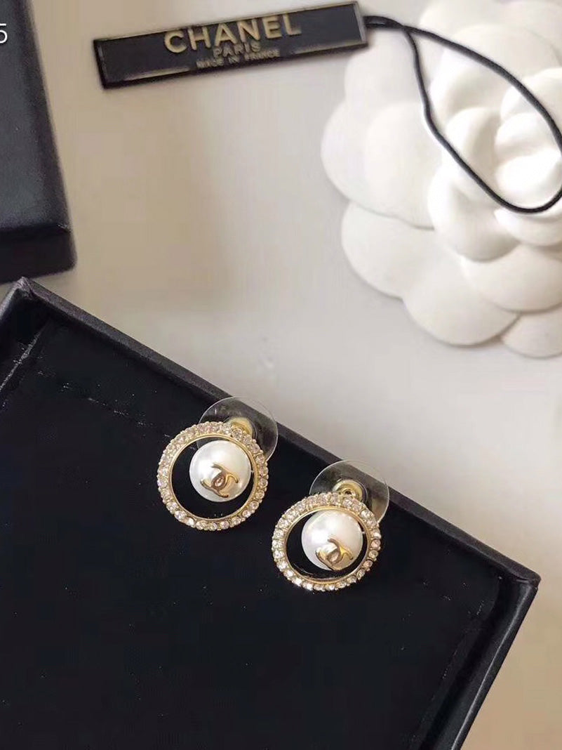 حلق شانيل مدور صغير حلق chanel ذهبي