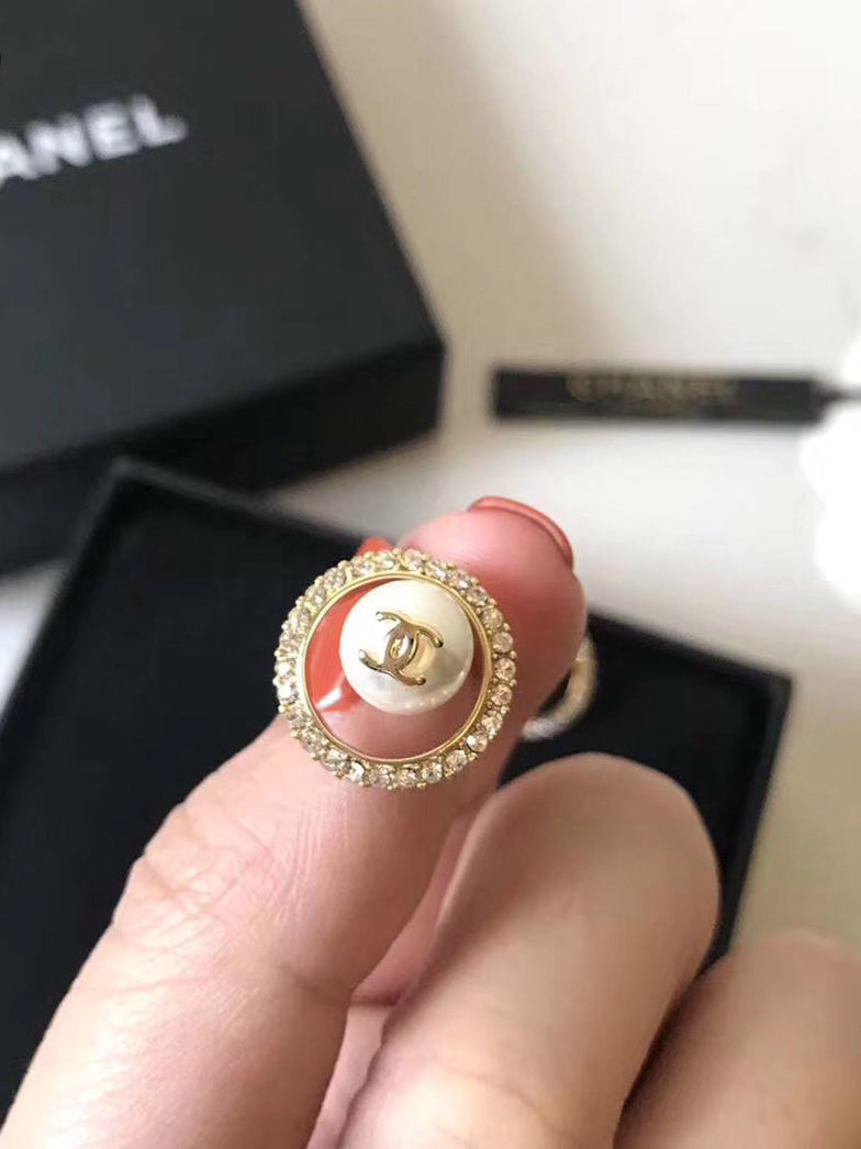حلق شانيل مدور صغير حلق chanel