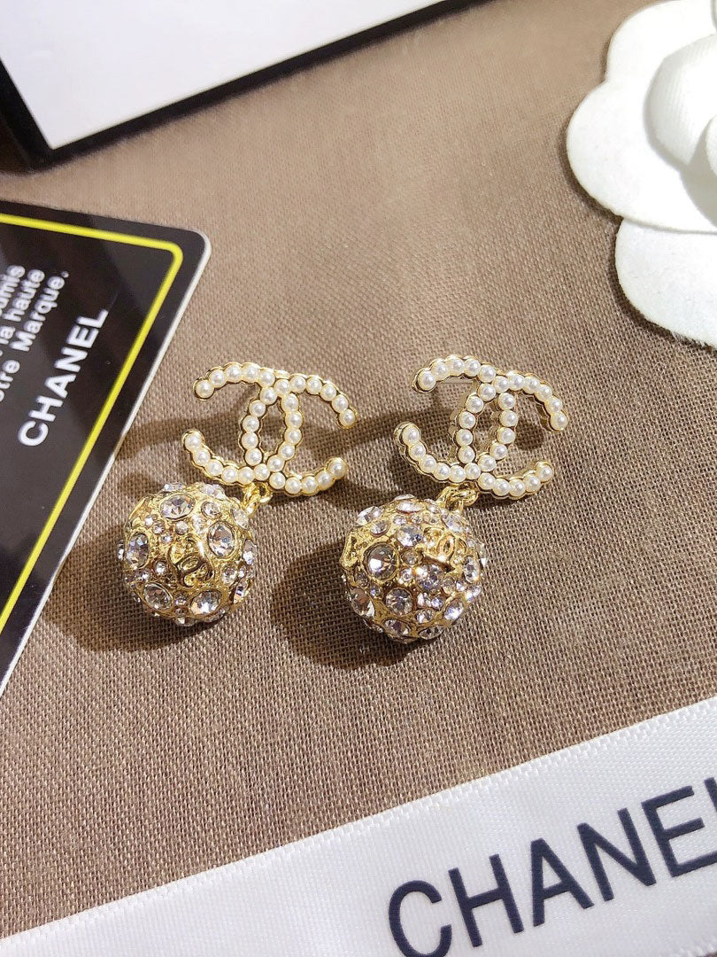 حلق شانيل ذهبي لوقو كريستال حلق chanel ذهبي