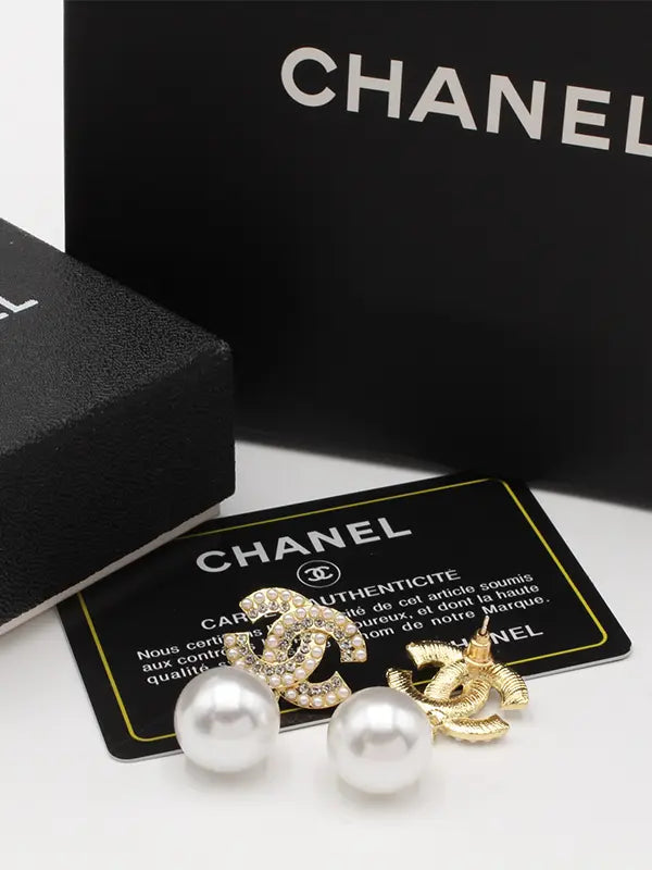 حلق شانيل وسط بيرل حلق chanel