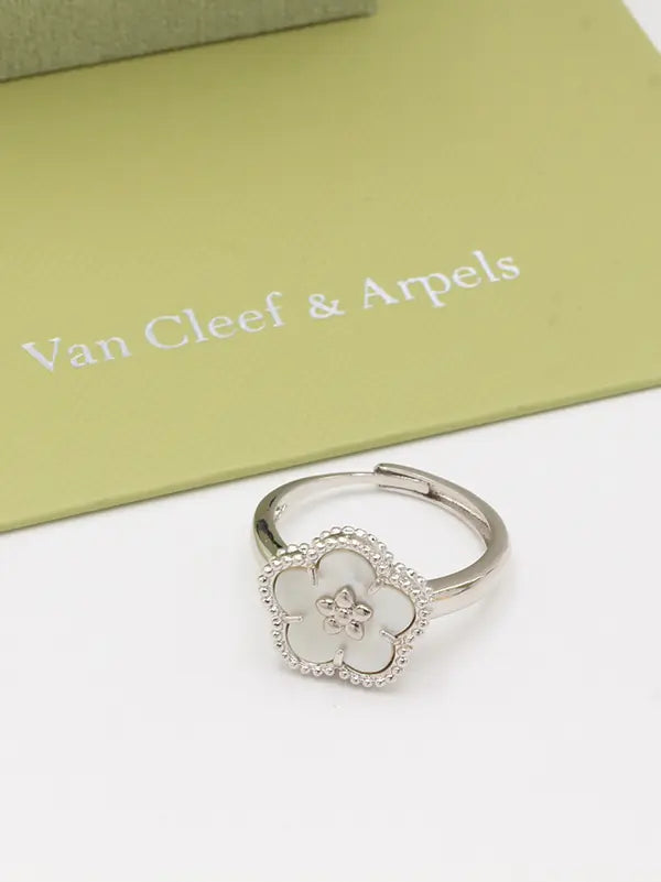 خاتم فان كليف زهرات الامبرا اند اربلز الماستر خواتم van cleef ابيض فضي