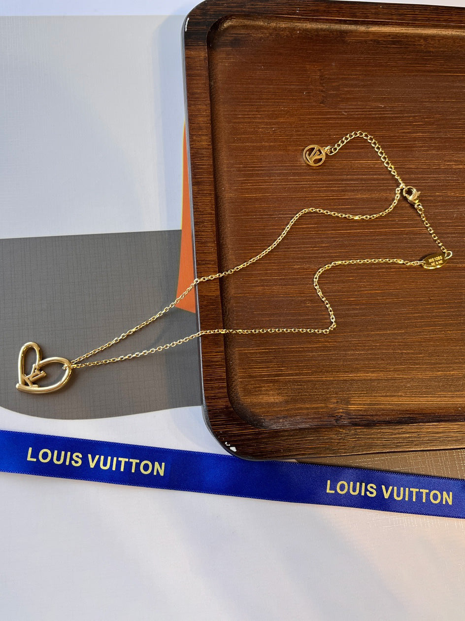 طقم لويس فيتون 2 هارت قولد سلسال louis vuitton