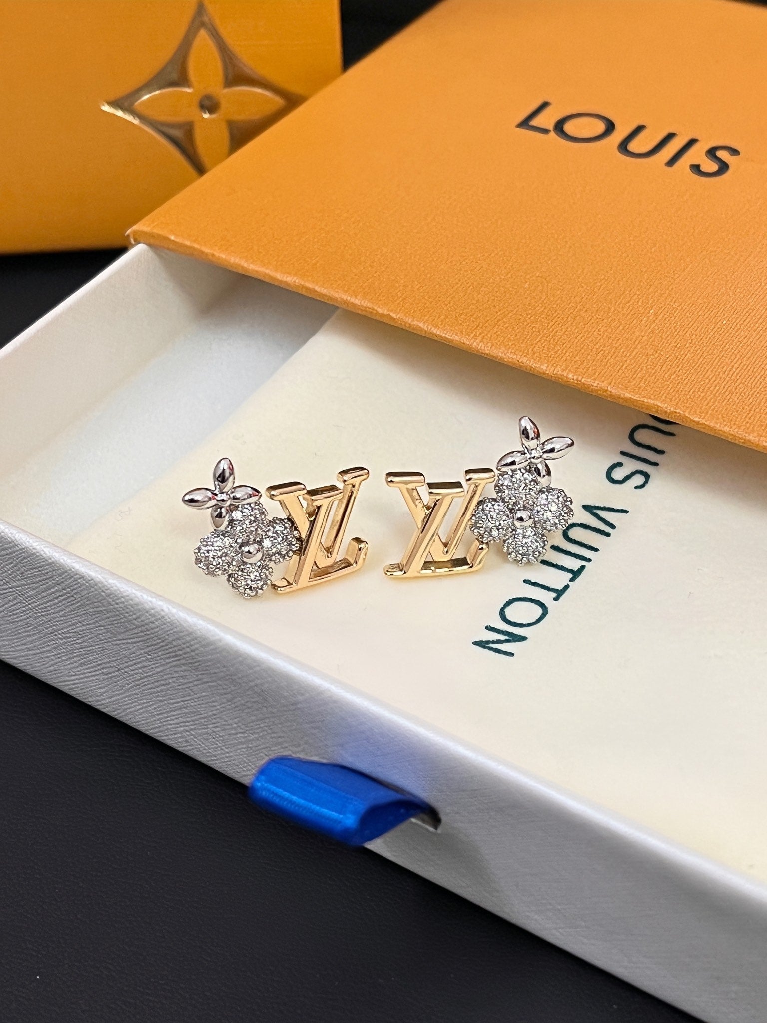 حلق لويس فيتون زركون 8046 حلق louis vuitton