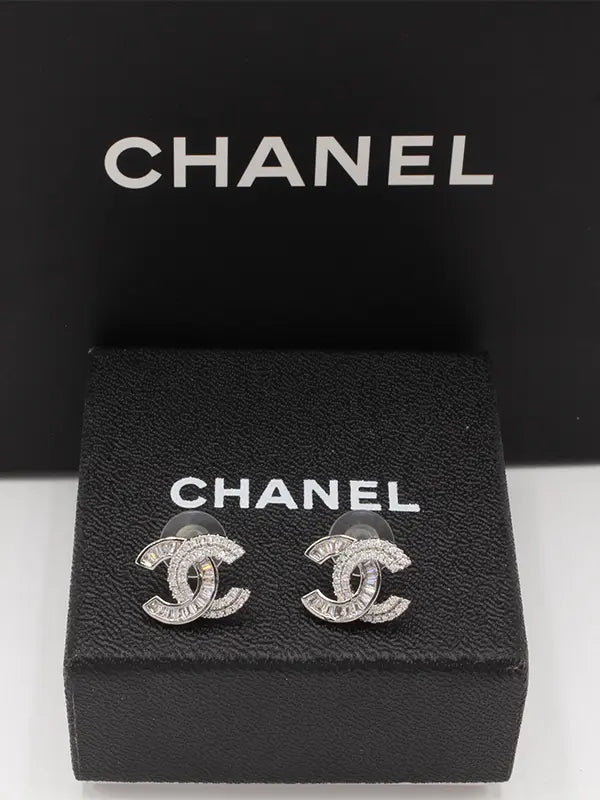 حلق شانيل زركون لوقو 619 حلق chanel فضي