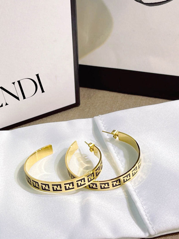 حلق فندي مدور كبير حلق fendi ذهبي