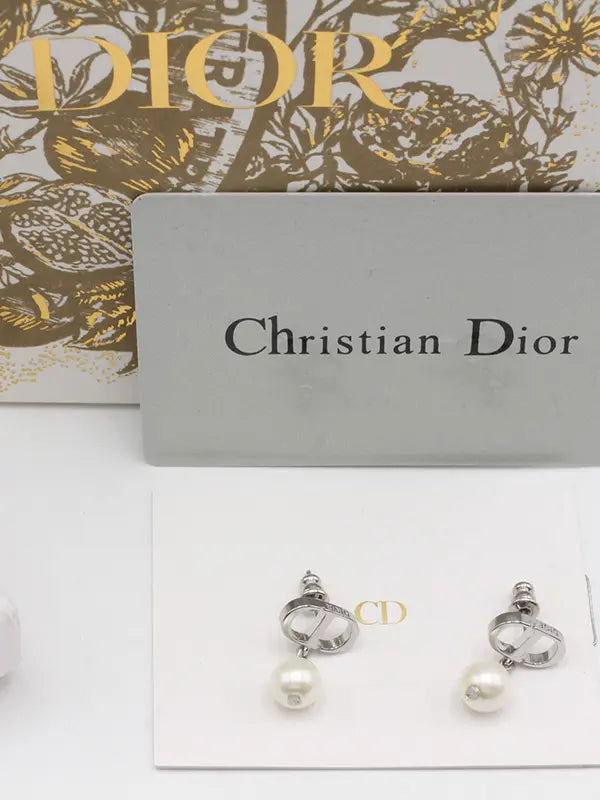 حلق ديور لوقو قولد سنقل بيرل حلق dior فضي