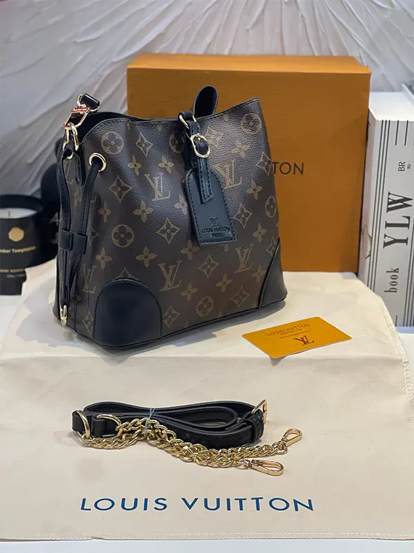 شنطة لويس فيتون ماستر بني وسط شنط وحقائب louis vuitton bags
