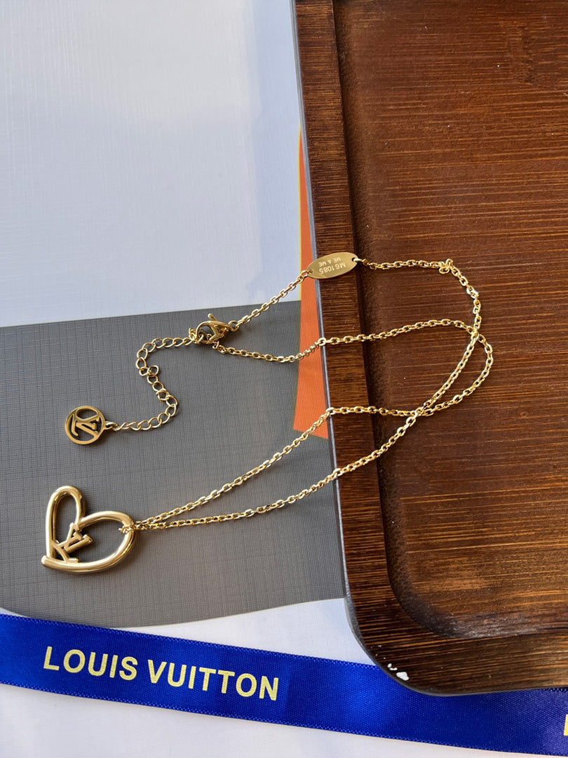 طقم لويس فيتون 2 هارت قولد سلسال louis vuitton