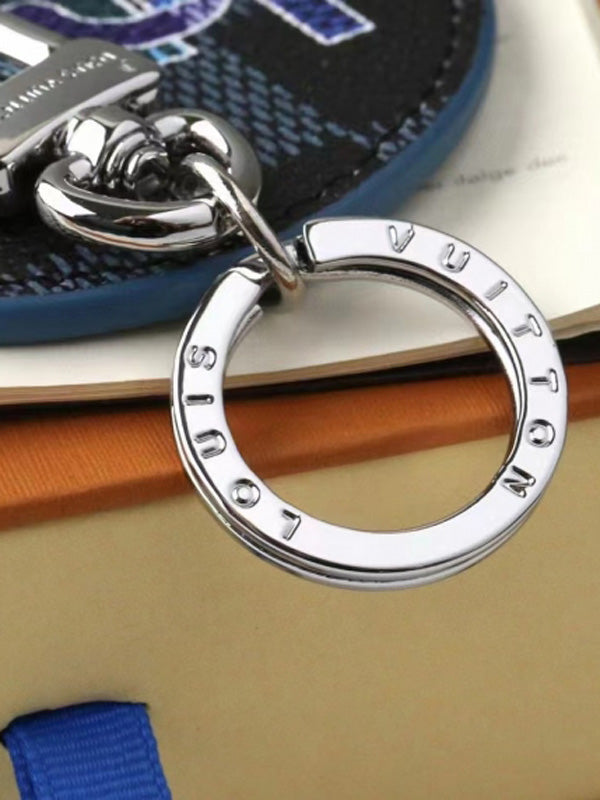 ميدالية لويس فيتون ليذر سلفر لوقو ميدالية louis vuitton