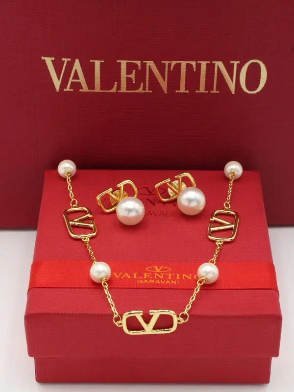 طقم فالنتينو لولو بيرل تشوكر ماستر اطقم VALENTINO