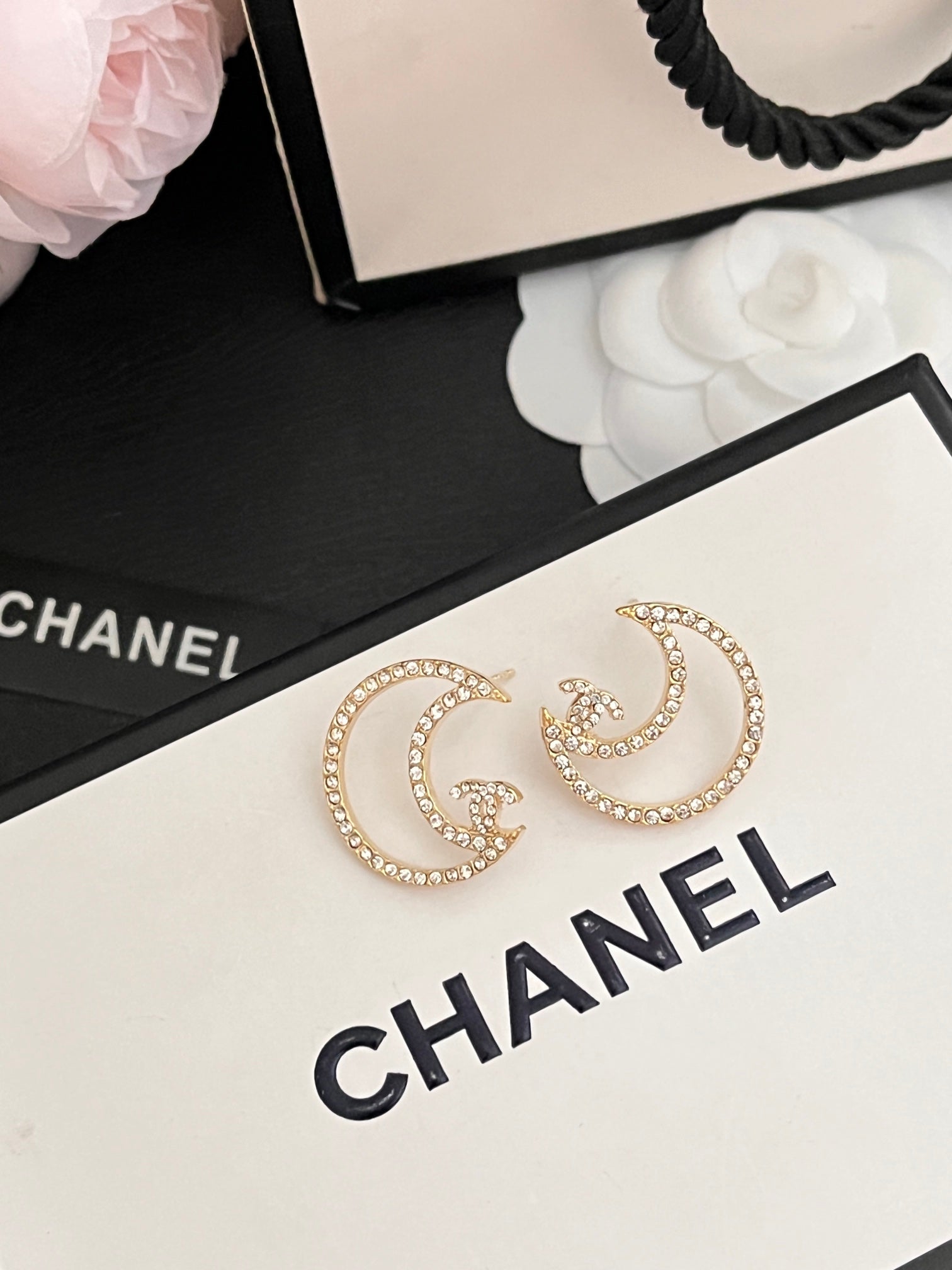 حلق شانيل 8039 حلق chanel ذهبي