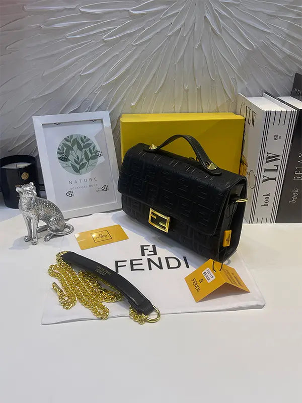 شنطة فندي صغيره اسود ماستر شنط وحقائب fendi bags