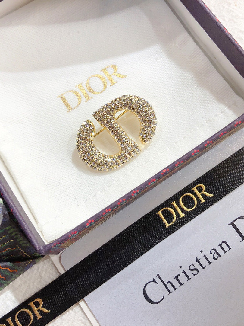 بروش ماركة ديور كريستال بروش dior